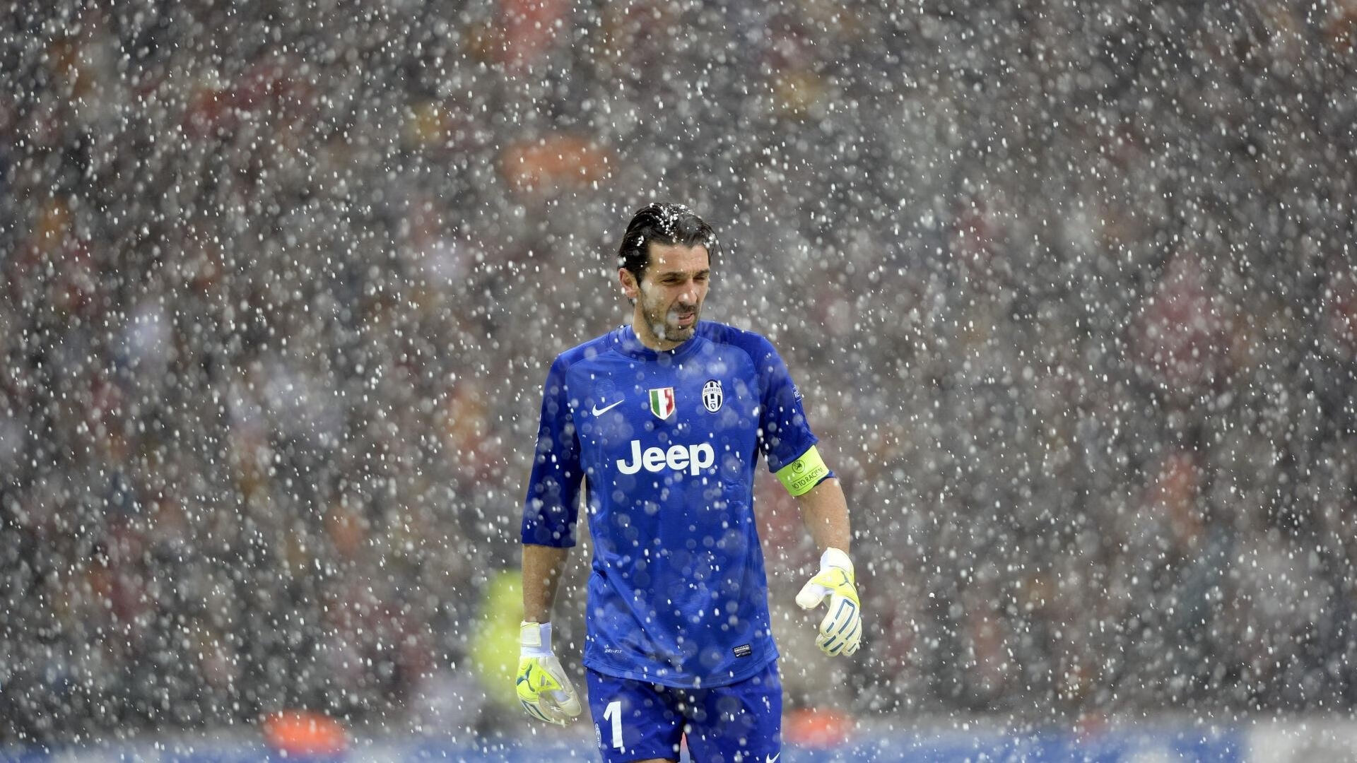 官方娱乐平台-黄黑风暴席卷威斯特法伦，哈兰德无解统治，教练温情拥抱诠释团队之魂，哈兰德统治威斯特法伦，教练拥抱诠释团队之魂