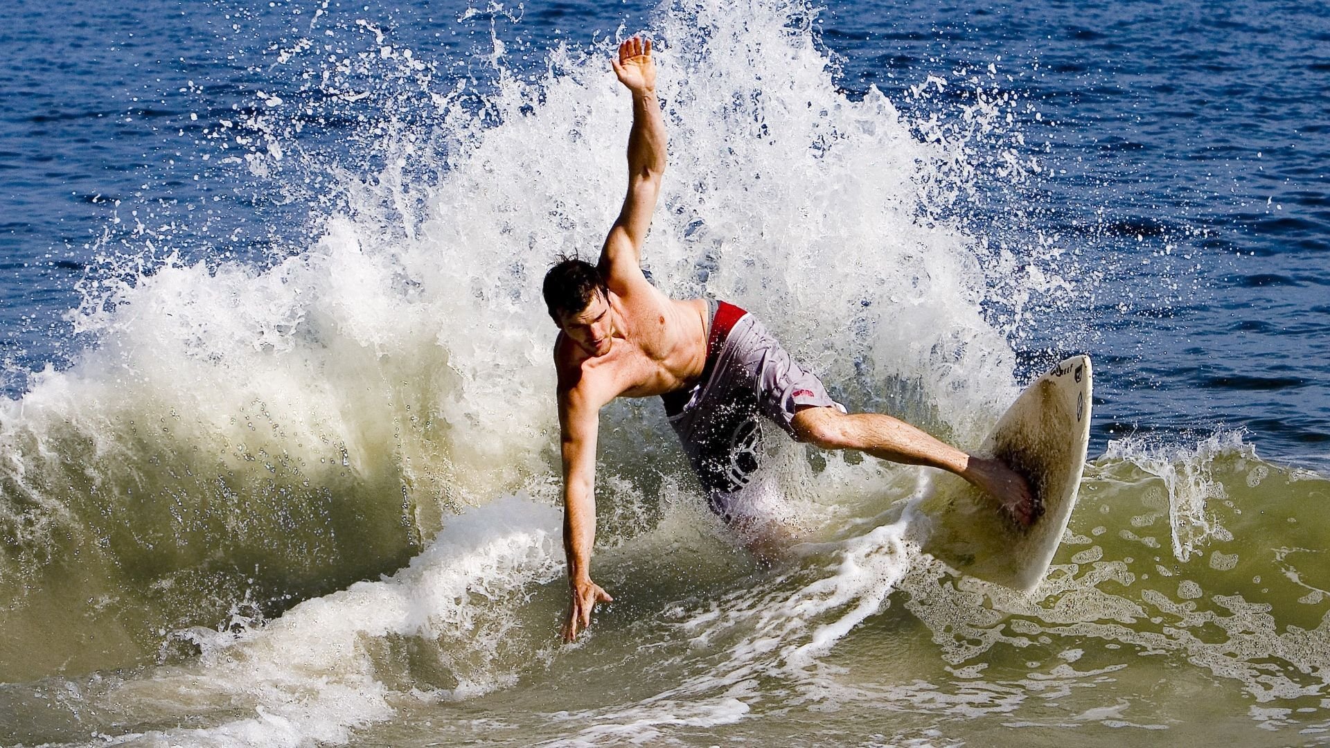 开云平台-圣西罗的祈祷，当波尔图轰然倒下，足球露出了它最柔软的内核，当铁血足球露出柔软心脏，圣西罗的祈祷与波尔图的倒下